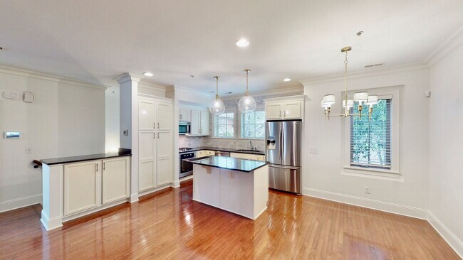 Photo - 1328 Ordermore Ave