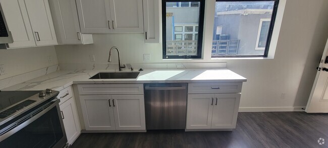 Building Photo - Single Bed Available Newly Renovated Build... Unit D - Room 3 Rental