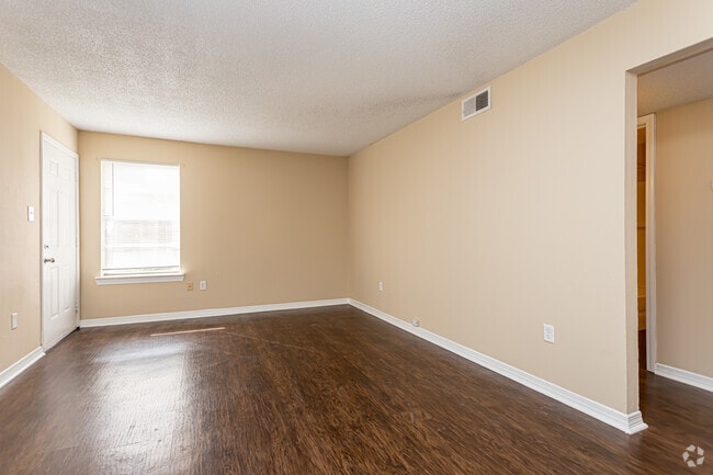 2BR, 1BA - 975SF - Westgate