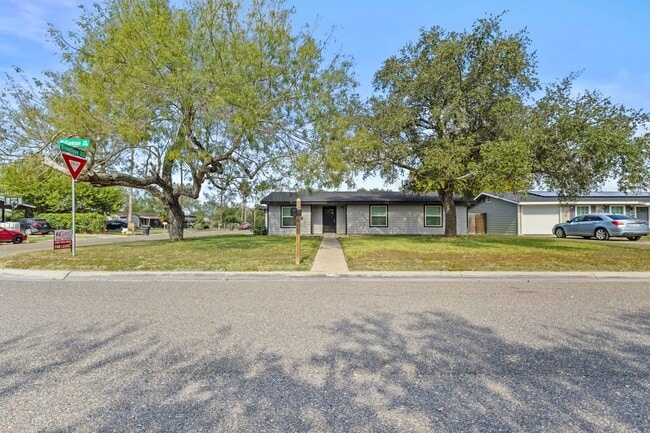 Photo - 218 W Williamson Ave