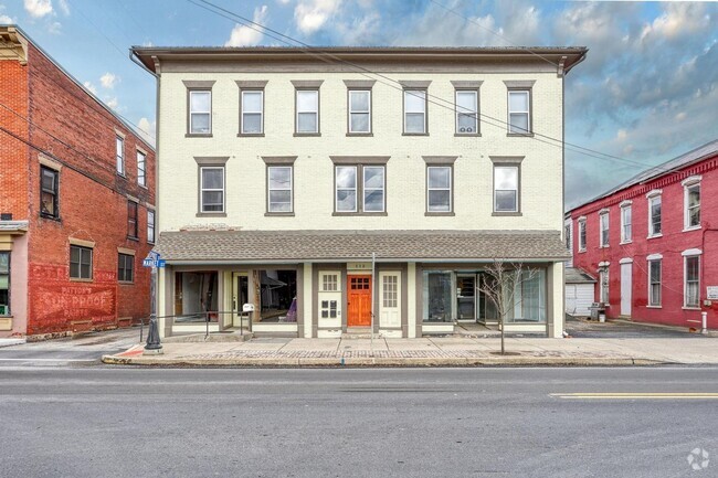 Building Photo - Store front in Newport Borough!! Rental