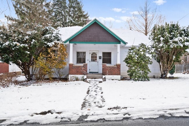 Photo - Stunning 3 bedroom home in East Pittsburgh available now!