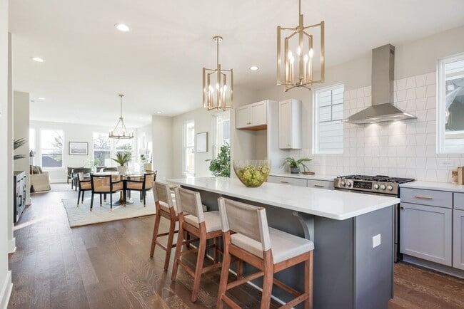 Building Photo - Beautiful Charlotte Park Townhome With Two Car Garage