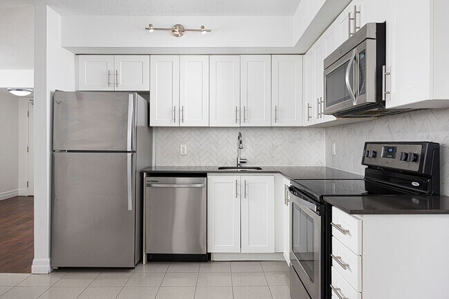 Photo - 297 Queens Ave