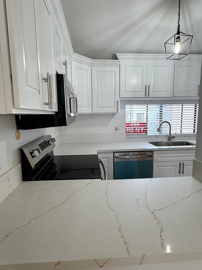 Photo - "Charming 1-Bedroom Retreat in Naperville - Perfect for Comfortable Living!"