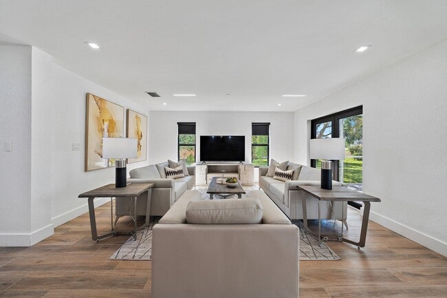 Photo - 1878 Lynton Cir