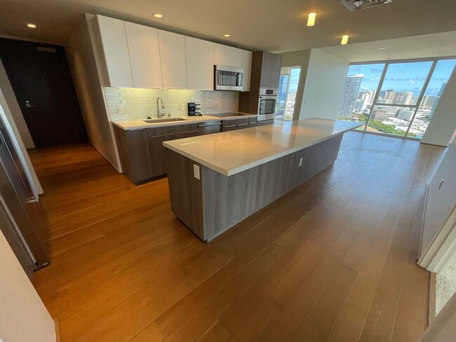 Symphony Honolulu! Luxurious 3 bedroom 2 b... - Symphony Honolulu! Luxurious 3 bedroom 2 b... Condo