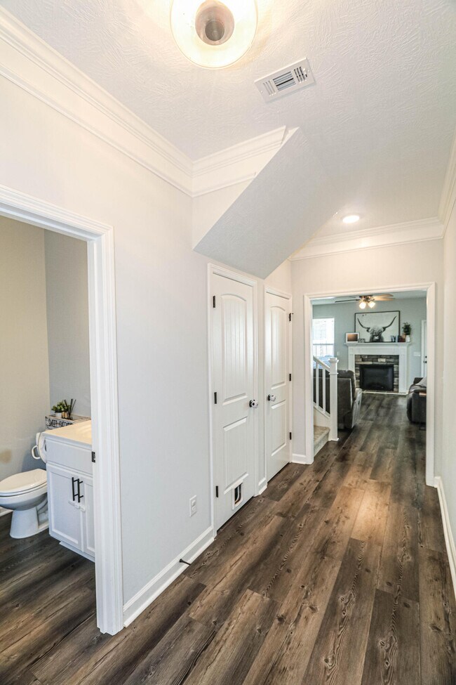 Photo - 550 Jensen Ln