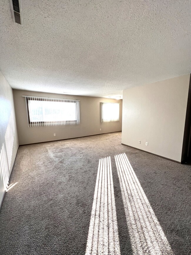 1400-2 bedroom unit-livingroom