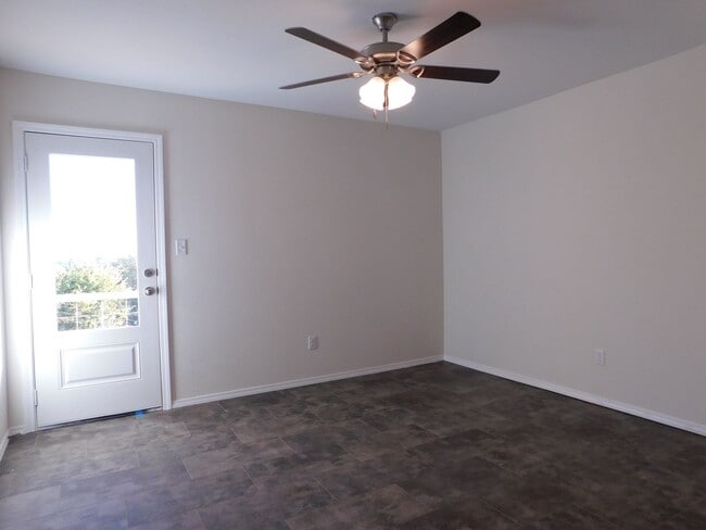 Photo - 621 Poplar St Unidad B