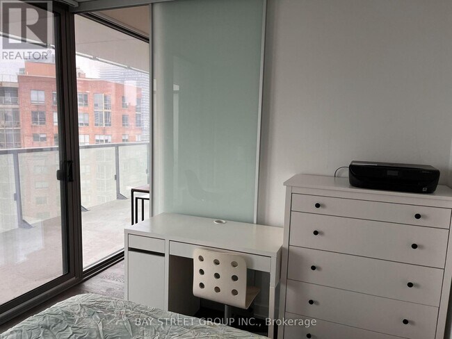 57 St Joseph St Unit 2510
