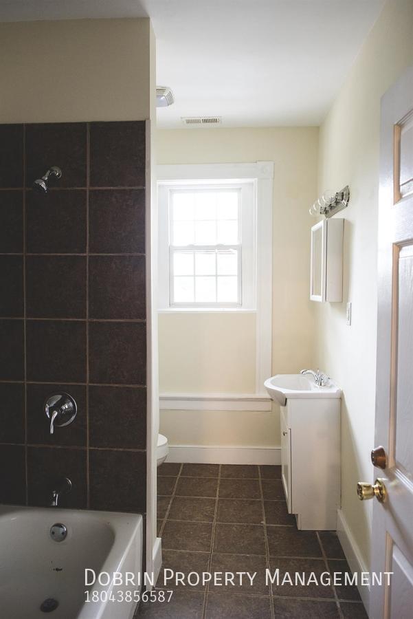 Photo - 2204 Parkwood Ave