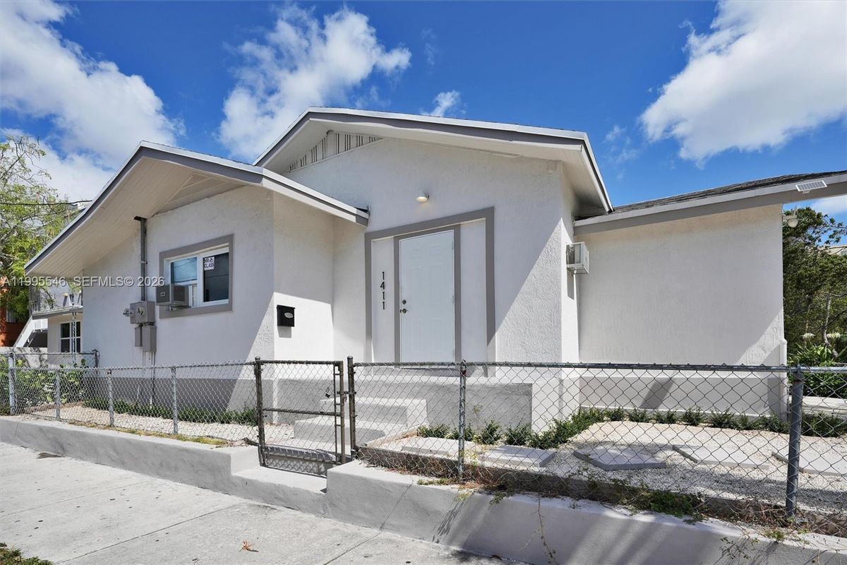 Photo - 1411 SW 3rd St Unidad 2