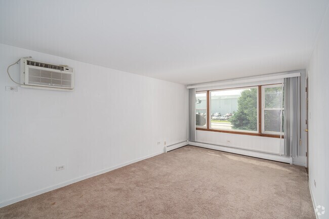 2BR, 1BA - 750SF - Living Room - 6946 W 65th St