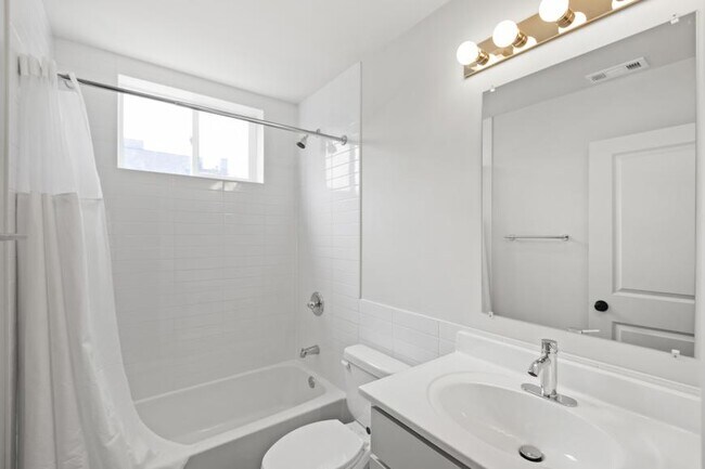 Photo - 1 bedroom in Chicago IL 60618 Unit 2R