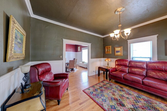 Photo - 317 W Brundage St