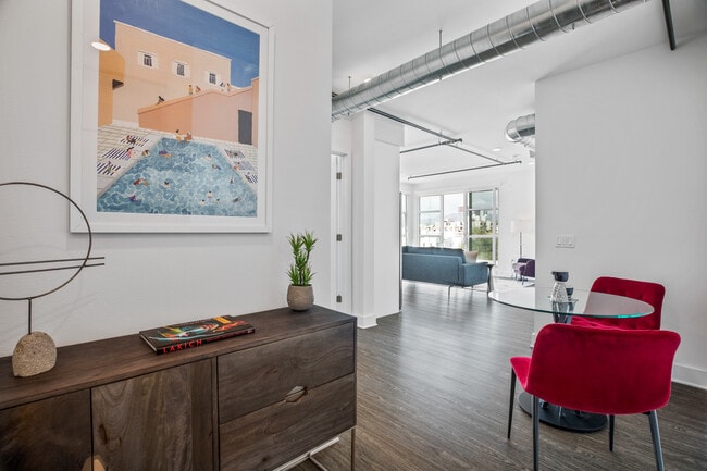 2BR, 2BA