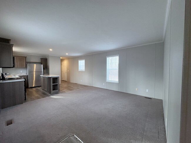 Building Photo - 10610 State Rte 762