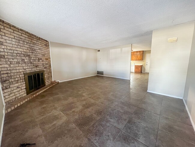 Photo - 3302 N Vista Dr