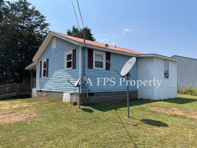 Photo - 581 S Holcomb Rd SW