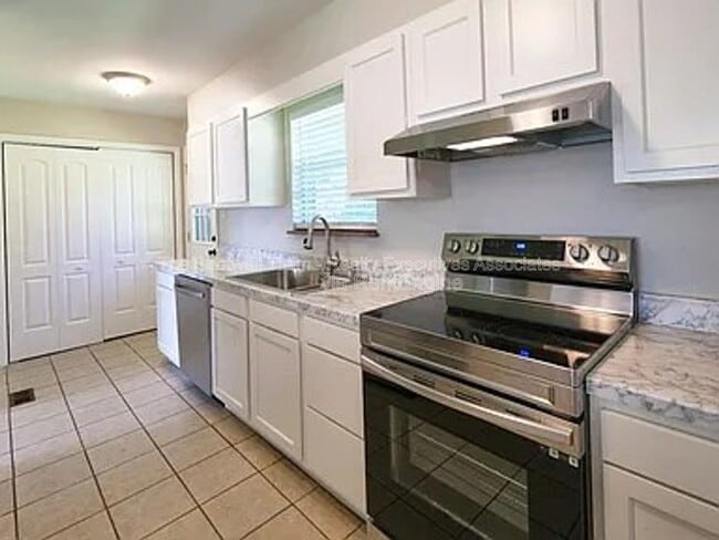 Photo - 1005 Francis Rd