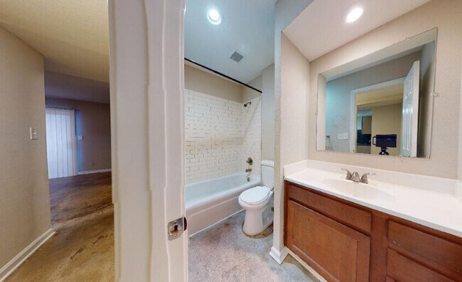 Photo - Hemingway Heights - 3635-3645 Warwick Blvd