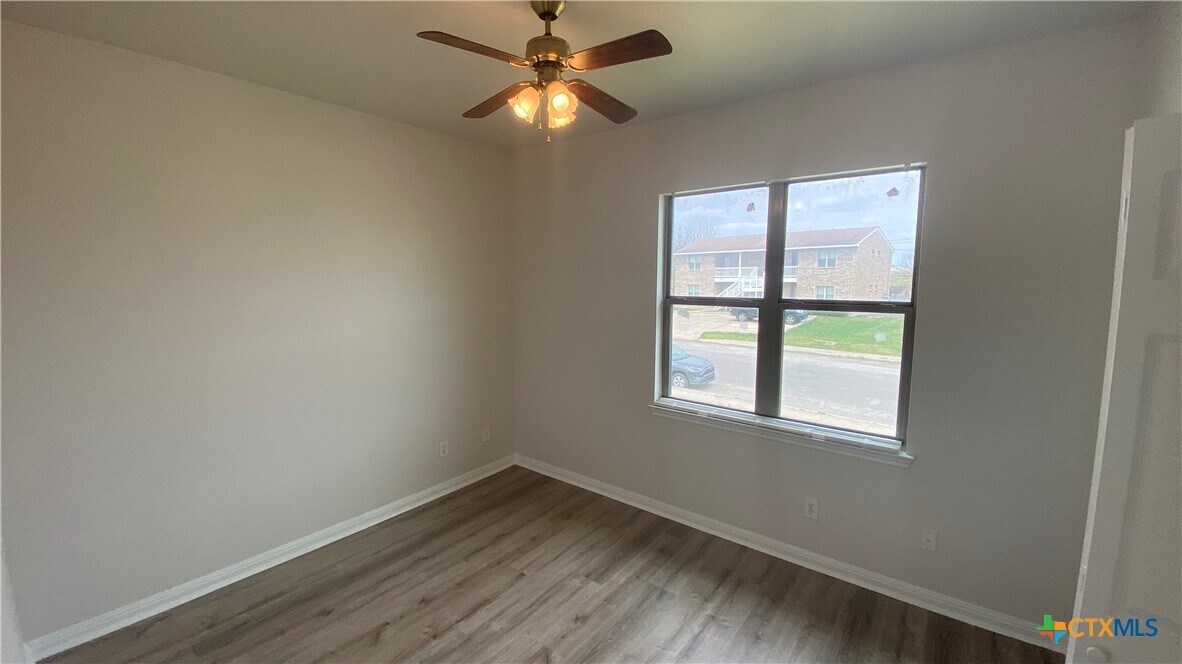 Photo - 521 Dukeway Dr