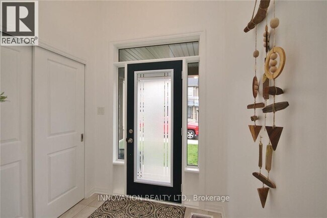 Photo - 527 Rioja St