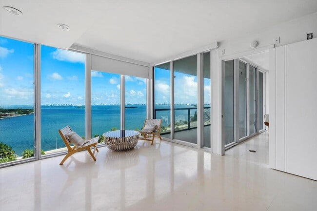 Building Photo - 601 NE 36th St Unit 1310