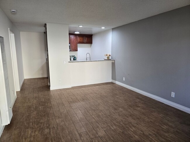 Building Photo - Downstairs 1 Bedroom Unit C-03 Rental