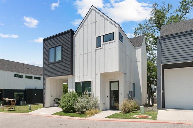 Photo - 3807 E 51st St Unidad 3