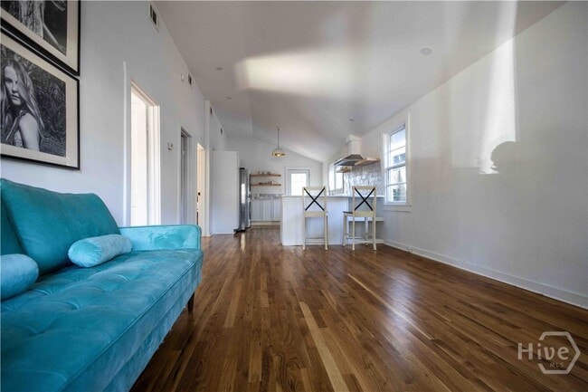 Photo - 731 E 34th St