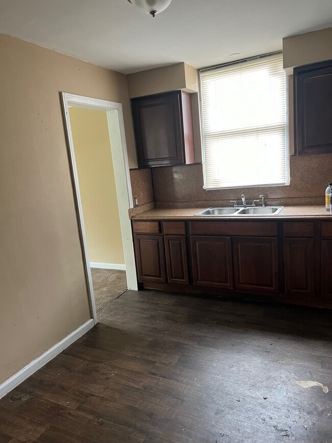 Photo - 11801 Riad St