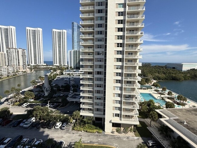 Photo - 500 Bayview Dr Unit 1031