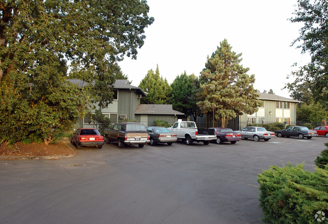 Four Oaks Apartments - Four Oaks Apartments