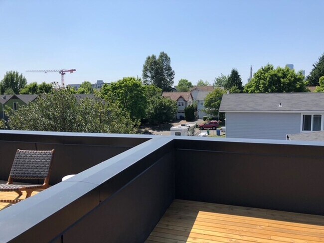 Photo - Gorgeous Townhome in Sunny Judkins Park-25...