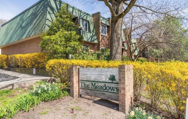 Building Photo - 707 Meadowview Ln Unit 707 Rental