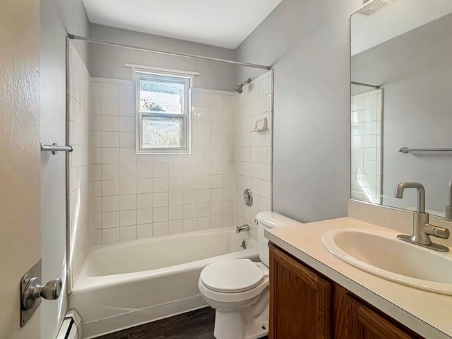 Photo - 533 W 20th St Unit 11