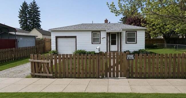 Building Photo - ***Coming Soon April 30, 2026***Rare Gonzaga-area 1-bed with yard, garage, and bonus space.
