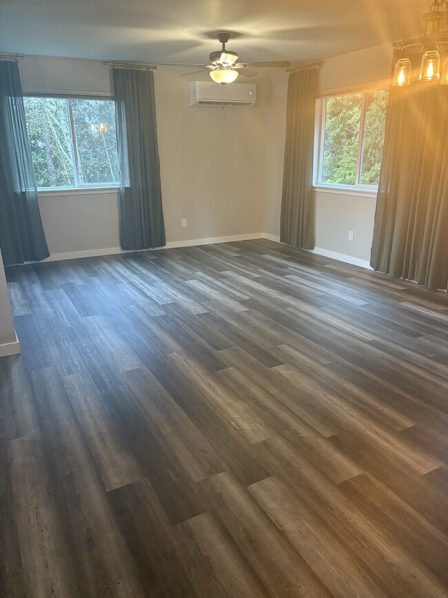 Photo - 61 E Ellinor Peak Pl