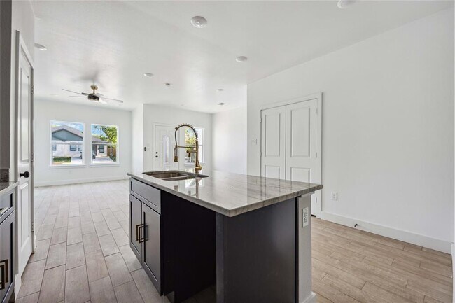 Photo - 5122 Southwind St Unit B