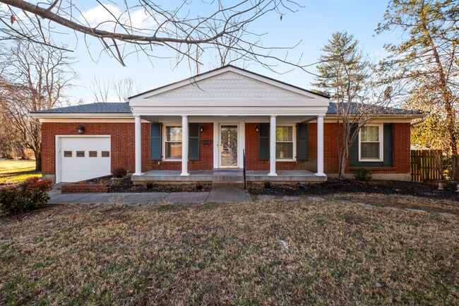 Photo - 318 Castleview Dr