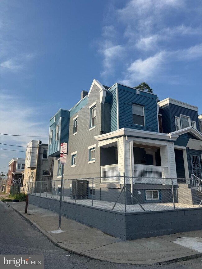 Photo - 1945 W Airdrie St