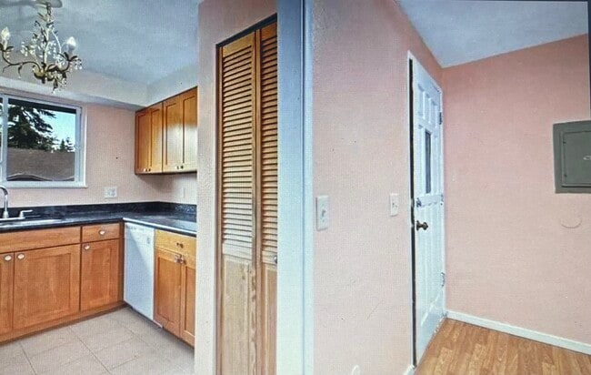 Photo - 15617 NE 18th St