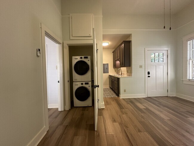 515 E 8th St Unit C