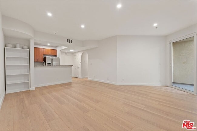 Photo - 620 S Gramercy Pl Unit 122