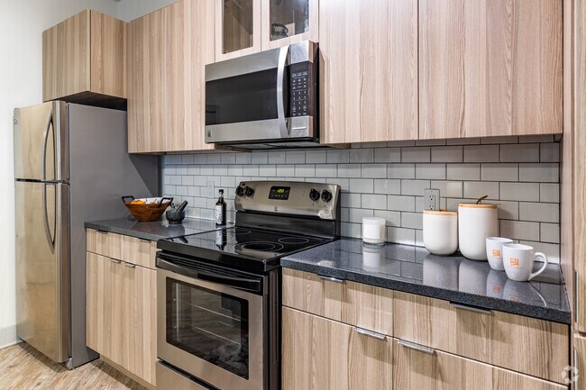 1 BR, 1 BA - 799SF