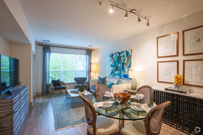 1BR, 1BA - 910SF - Living Room