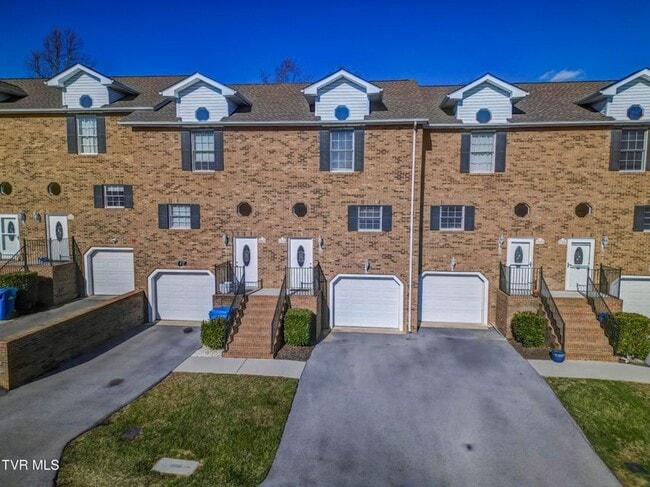 Building Photo - Worry free living, brick condo in Jonesborough!
