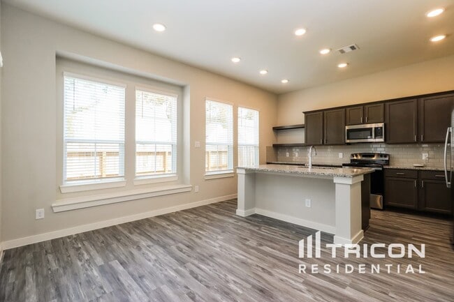Photo - 9835 Willow Creek Commerce Dr